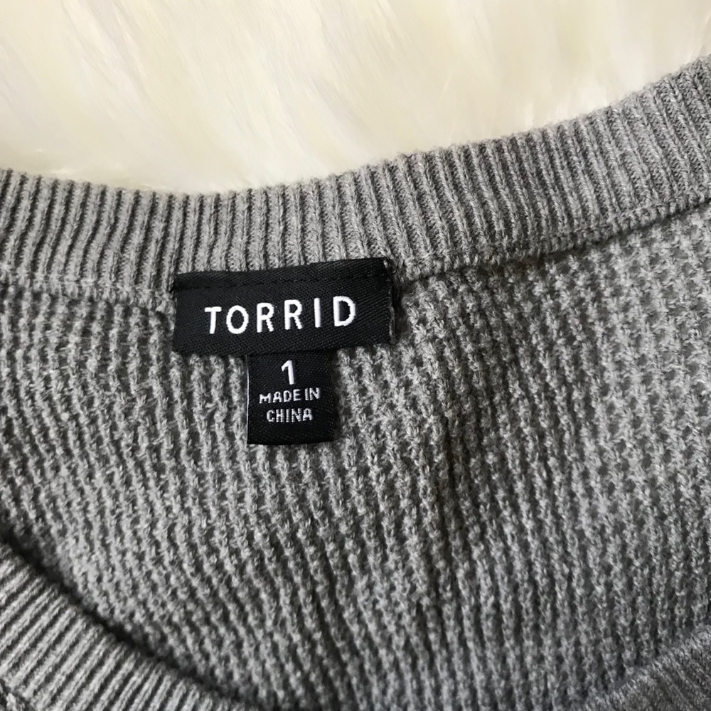 Sold Gray cropped Cardigan - Picture 3 of 5